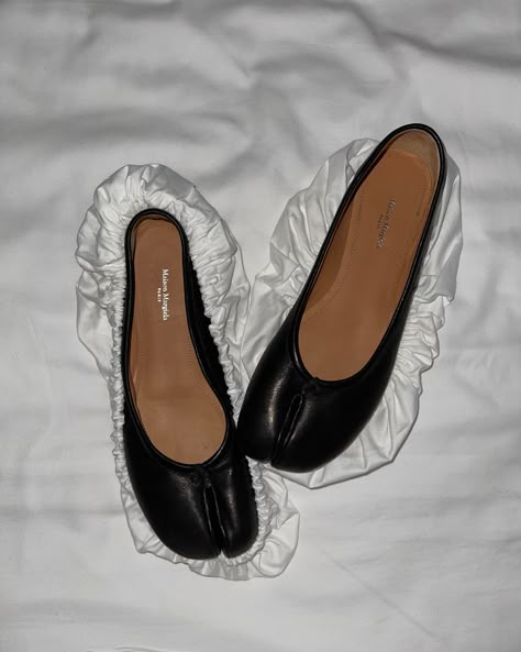 Margiela Tabi Ballet Flats, Maison Margiela Tabi Ballet, Tabi Ballet Flats, Virgo Mood, Thrift Outfit, Maison Margiela Tabi, Tabi Shoes, Margiela Tabi, Colour Combo