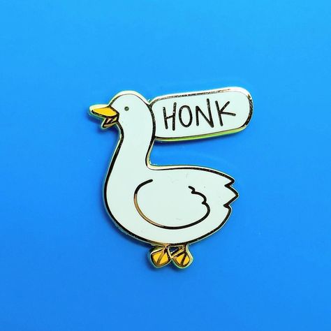 Button Pins Aesthetic, Duck Pics, Ideas Bookmark, Bookmark Aesthetic, Enamel Pin Design, Aesthetic Keychain, Pins Badge Display, Pin Bag, Enamel Pin Display