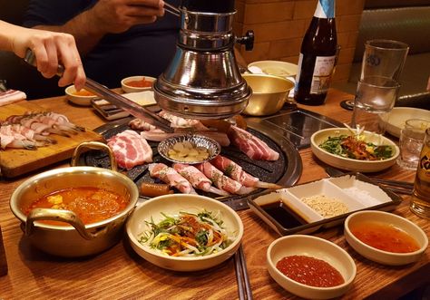 Samgyeopsal:Korean Dish Samgyeopsal Korean Food, Iconic Clothes, Food Anime, Korean Dishes, Korean Food, Asian Recipes, South Korea, Drinks, Ethnic Recipes