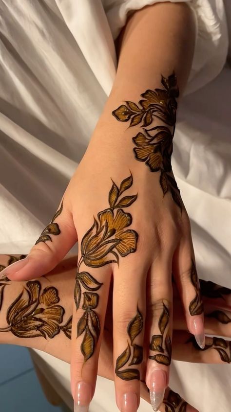 Mor Design Mehandi, Heena Design 2024, Trending Mehndi Designs 2024, Trending Henna Designs 2024, Simple Mehendi Designs 2024 Back, Mehndi Designs 2024, Mehndi Aesthetic Designs, Elegant Mehandi Designs, Mehndi Designs New Beautiful