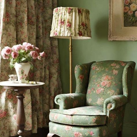 Floral Wingback Chair, English Cottage Living Room Ideas, Cottage Living Room Decor, Cosy Cottage Living Room, Cottage Living Room Ideas, English Cottage Living Room, English Country Decor Living Room, Light Green Bedrooms, Gentle Life