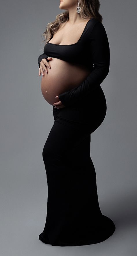 Maternity Photography Black Dress, Black Dress Maternity Shoot, Maternity Photography Ideas Black Women, Pregnant Photos, Studio Maternity Shoot, Studio Maternity Photos, Pregnancy Pics, Cute Pregnancy Pictures, Photoshoot Maternity