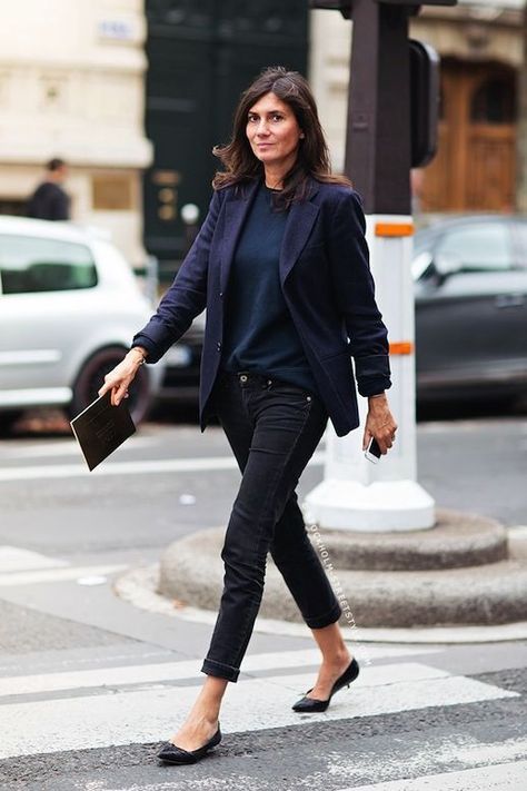 french-style-emmanuelle-alt-black-skinnies-blazer-via-stockholm-street-style Street Style Stockholm, Emmanuelle Alt Style, Dress Like A Parisian, Style Parisienne, Emmanuelle Alt, French Street Fashion, Stockholm Street Style, Smart Casual Style, Fashion Minimalist