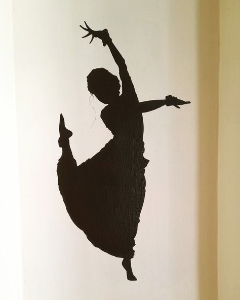 Bharatnatyam Poses Drawing, Dance Drawings Aesthetic, Kathak Sketch, Bharatanatyam Dancer Drawing, Kuchipudi Dance Drawing, Dancing Girly Art, Kathak Dance Painting, Kathak Dance Drawing, Shadow Dance Aesthetic