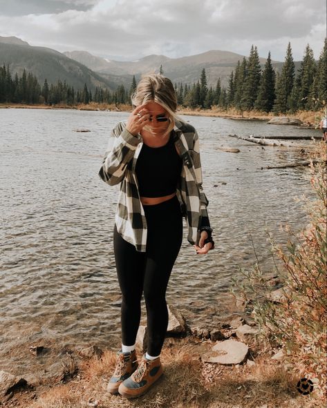 Banff Outfit Summer, Fall Camping Outfits, Hiking Outfits Summer, Winter Camping Outfits, Trail Outfits, Cute Camping Outfits, Outdoorsy Outfits, Wander Outfit, Fall Hiking Outfits