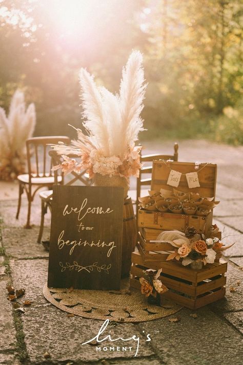 Ivory Rustic Wedding Decor, Vintage Bohemian Wedding Decor, Inexpensive Boho Wedding Decor, Elegant And Rustic Wedding, Simple Boho Wedding Aisle Decor, Boho Vintage Wedding Decor, Boho Isle Wedding Decor, Boho Rustic Wedding Decor Reception Ideas, Wedding Decor Rustic Elegant