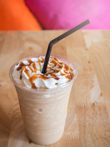 Caramel Faux Frappuccino | The Leaf Nutrisystem Blog Carmel Frappe, Caramel Frappe Recipe, Energy Smoothie Recipes, Nutrisystem Recipes, Keto Coffee Recipe, Iced Coffee Protein Shake, Frappe Recipe, Caramel Frappuccino, Frappuccino Recipe