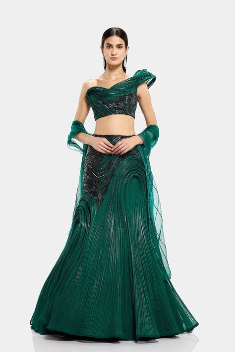 Emerald Green Indian Outfit, Emerald Green Outfits, Green Indian Outfit, Cocktail Lehenga, Indian Outfit Ideas, Emerald Green Outfit, Green Outfits, Gaurav Gupta, Organza Blouse