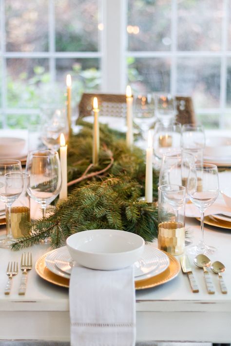 Christmas Entertaining - Styled + Set Series | Zevy Joy | Simple Christmas table setting with greenery, candles, and gold tableware for a gorgeous holiday entertaining setting! #tablesetting #christmas Kitchen Crafts Diy, French Country Christmas, Christmas Entertaining, Diy Christmas Decorations, Holiday Tablescapes, Hello Lovely, Christmas Tablescapes, Simple Holidays, Christmas Table Settings