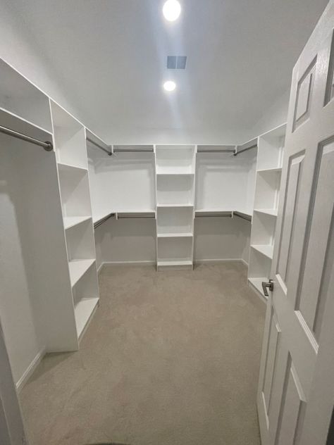 Walk In Closet Ideas, Transitional Home Style, Closet Design Ideas, Master Closet Design, Big Closet, Closet Planning, Attic Bedroom Designs, Dream Closet Design, Small Room Design Bedroom