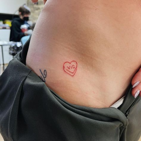 BON JOUR TATTOO CLUB on Instagram: “Tiny sweet pill 💕” Heart Pill Tattoo, Pill Tattoo, Tiny Tats, Smile Tattoo, Small Tats, Stick And Poke, Heart Tattoo, Jesus Fish Tattoo, Tatting