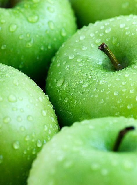 Green Inspiration, Green Apples, Simple Green, Granny Smith, Water Droplets, Water Drops, Green Aesthetic, Color Of Life, Green Apple