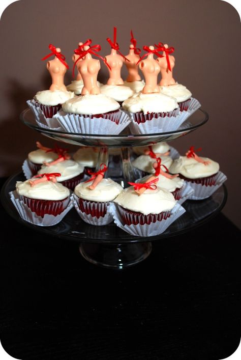 Dexter cupcakes Dexter Party Ideas, Dexter Themed Party, Dexter Cupcakes, Dexter Party, Dexter Cake, Dexter Halloween, Twisted Food, Bday Cookies, Halloween Food Crafts