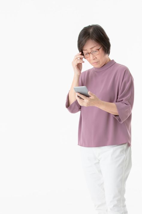 Old asian woman looking to screen of sma... | Premium Photo #Freepik #photo #people #technology #woman #phone Asian People Png, Question Mark Background, Gender Differences, White Backround, Confused Face, Hipster Beard, People Png, Women Lifting, Illustration Story