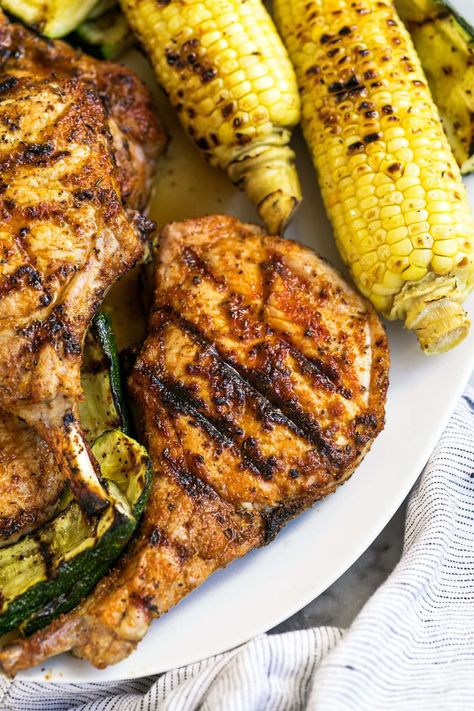 Pork Chops Juicy, Pork Chops Grilled, Delicious Pork Chops, Vegan Paleo Recipes, Grilled Pork Chops, Lunch Appetizers, Skinnytaste Recipes, Skinny Taste Recipes, Grill Recipes