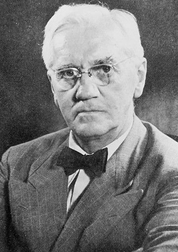 Alexander Fleming (1881 - 1955) Scientist, Medical Pioneer. Sir Fleming's best known accomplishment was his discovery of penicillin. Alexander Fleming, Radium Girls, Medical Pictures, Famous Scientist, Medical Facts, Human Society, History People, St Pauls Cathedral, British American