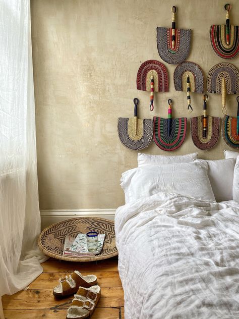 We spoke to Interior Stylist Dee Campling who offers her wisdom on the value and beauty of handwoven basketry and wall hangings in the home. Woven Wall Baskets, Wall Trends, Colorful Playroom, African Colors, African Interior, Baby Moses, Baby Moses Basket, Decorative Storage Baskets, Wall Baskets