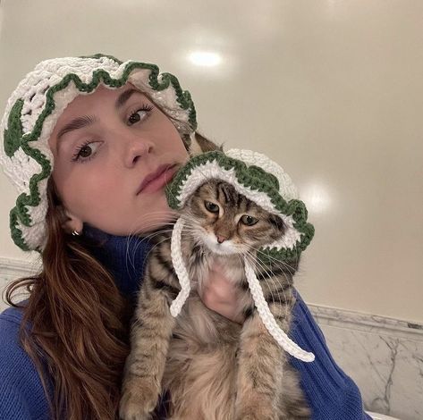 Euphoria Cast, Maude Apatow, Crochet Inspo, Crochet Cat, Crochet Hat, Crochet Ideas, Crochet Knitting, A Cat, Cute Cats