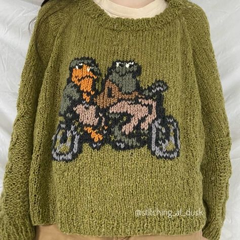 Frog Sweater Knitting Pattern, Frog And Toad Embroidery, Dog Beanie Pattern, Big Sweater Outfit, Intarsia Knitting, Hand Knit Blanket, Knitting Machine Projects, Cold Morning, Frog And Toad