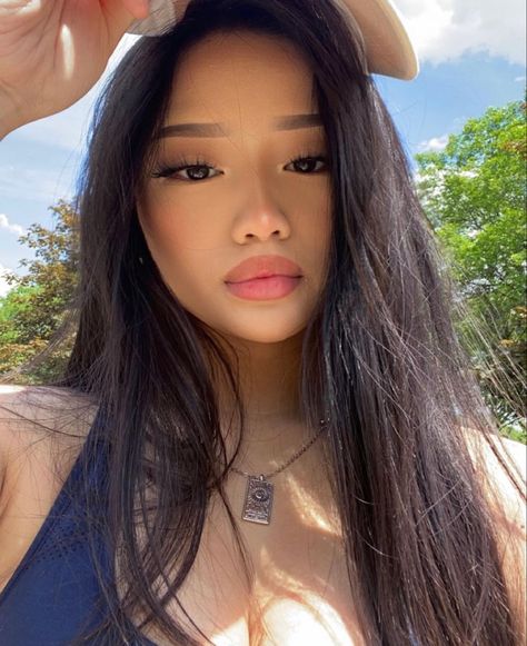 Asian Baddie Aesthetic, Asian Baddie Makeup, Latin Makeup, Asian Baddie, Tanned Makeup, Latina Makeup, Soft Makeup Looks, Pretty Makeup Looks, Types Of Makeup