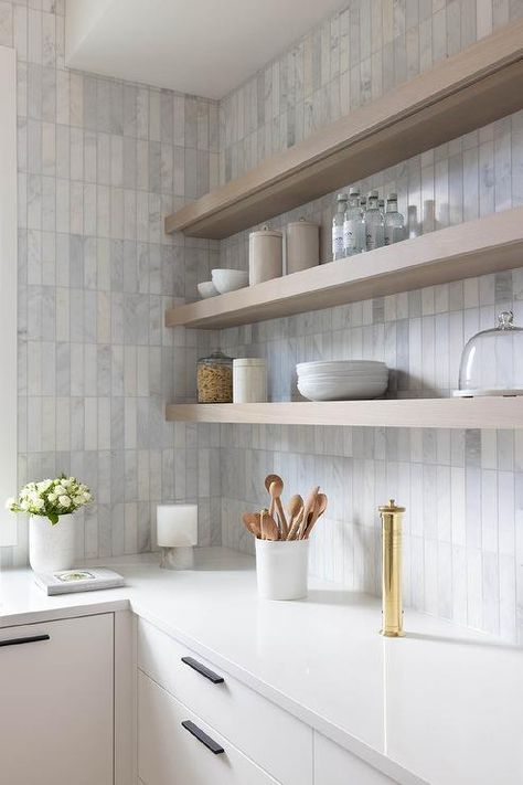 Vertical Stack Kitchen Backsplash, Vertical Stacked Backsplash, Vertical Kitchen Tiles, Vertical Backsplash Kitchen, Modern Rustic Kitchen Decor, Kitchen Inspirations Rustic, Minimalist Kitchen Backsplash, Marble Tile Backsplash Kitchen, Kitchen Wall Tiles Backsplash