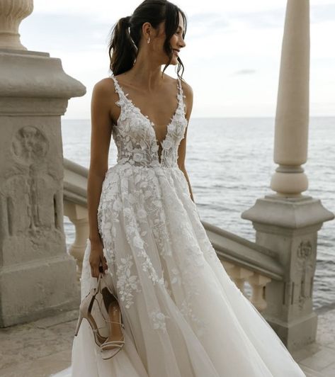 Wedding Dresses V Cut, Wedding Dresses Abroad Brides, Wedding Dresses Leaves, Wedding Dresses A Line Simple, Simple Ethereal Wedding Dress, Lace Sleeveless Wedding Dress, A Line V Neck Wedding Dress, Boho Beach Wedding Dress Simidress, Boohoo Wedding Dress