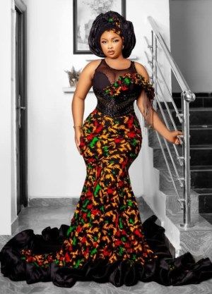 Classy Ankara styles to flaunt this season. - Stylish Naija Trending Ankara Styles, Classy Ankara Styles, Ankara Prom Dress, Beaded Corset, Party Wear For Women, Beautiful Ankara Styles, Stylish Naija, African Party Dresses, Dress African Print