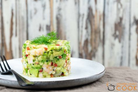 Shrimp Tartare, Avocado Tartare, Tartare Recipe, Finger Foods Snacks, Shrimp And Avocado, Chopped Salads, Food Rings, Shrimp Appetizers, Steak Tartare