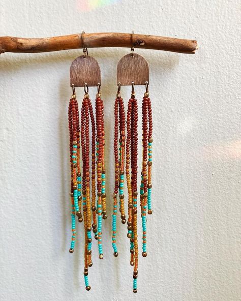 Alisa | Hey, friends! Just stopping by to let you know I added four new pairs of earrings to my website this morning. Link in my bio if you want to… | Instagram Wired Beaded Jewelry, Earring Styles Ideas, Boho Earrings Diy, Feather Earrings Diy, Beautiful Beaded Earring, Jewels Diy, Earthy Jewelry, Beaded Things, Beaded Earrings Diy