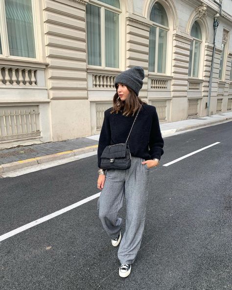 Grey Converse Outfit, Grey Trousers Outfit Women, Street Style Women Winter, 60’s Fashion, Over 40 Outfits, Wide Leg Pants Outfit, Casual Slacks, Outfits With Converse, November 30