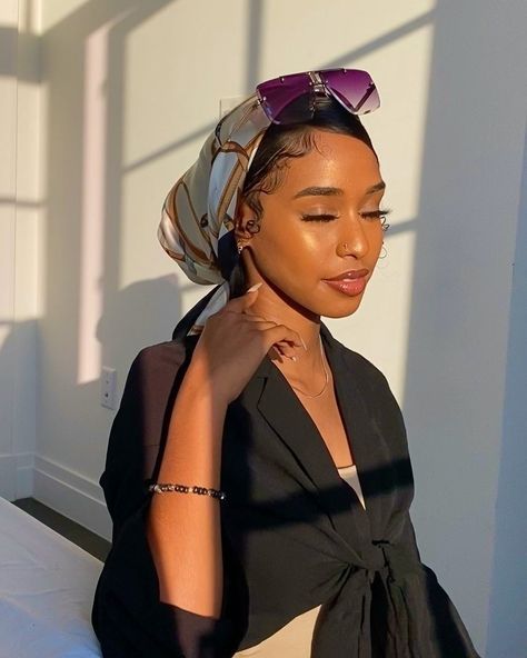 1,185 Likes, 179 Comments - mays (@maysaa.b) on Instagram: “everybody have a great day 😡” Slicked Back Hairstyles, Sunglasses For Your Face Shape, Headwrap Hairstyles, Looks Rihanna, Hair Scarf Styles, Mode Turban, Head Scarf Styles, Slicked Back Hair, Hair Wraps