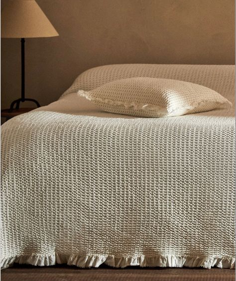 Zara Home Bedroom, Bedspreads, Zara Home, Ruffle Trim, States Of America, Bedroom Inspirations, Home Bedroom, Bed Spreads, United States Of America