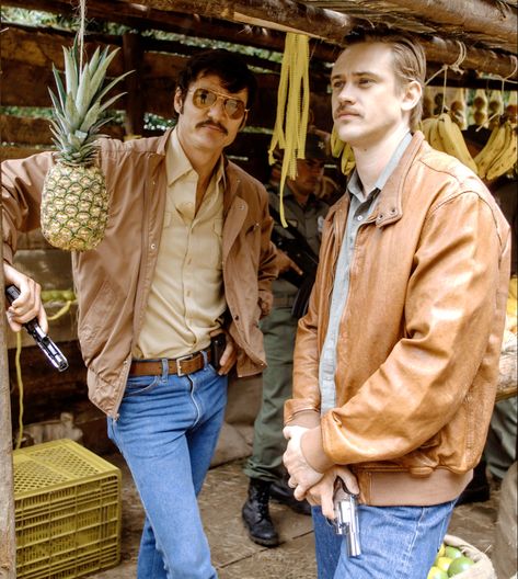 Boyd Holbrook And Pedro Pascal, Pedro Pascal Narcos, Steve Murphy, Pablo Emilio Escobar, Mens Street Style Summer, Boyd Holbrook, Pablo Escobar, Pedro Pascal, Men Fashion Casual Outfits