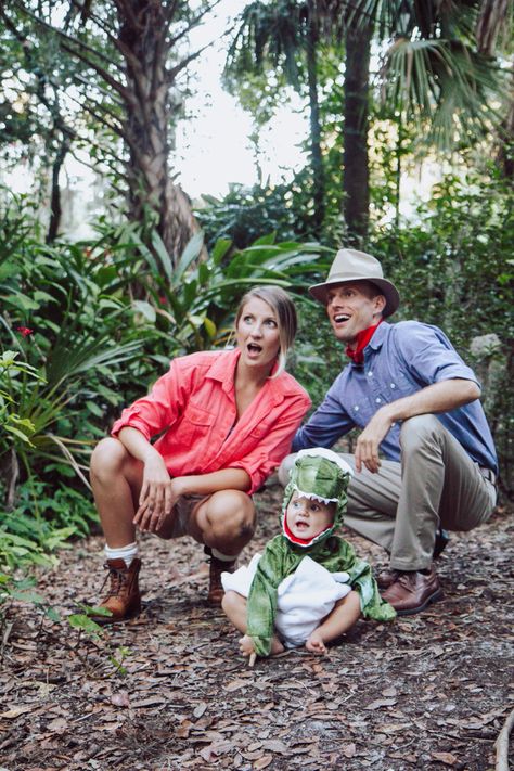 Jurassic Park Dinosaur Family Halloween Costume Ideas Instagram Family Pose Ideas Universal Studios Orlando Jurassic World Family Pose Ideas, Dinosaur Jurassic World, Jurassic Park Costume, Family Halloween Costume Ideas, Dinosaur Family, Family Halloween Costume, Dinosaur Halloween Costume, Baby Dinosaur, Universal Studios Orlando