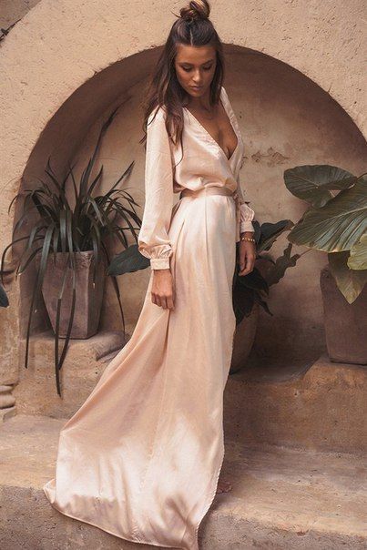 Photo Minimal Stil, How To Dress For A Wedding, Wedding Guest Outfit Fall, Pink Silk Dress, Fall Wedding Guest, Dresses Aesthetic, Fall Wedding Guest Dress, Wedding Boho, Wedding Guest Outfit Summer