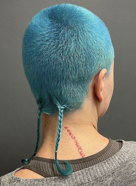 Rat Tale Haircut, Blue Hair Buzzcut, Light Blue Buzzcut, Teal Buzzcut, Blue Buzzcut Woman, Buzzcut Hair Dye Art Men, Rat Tail Hair, Rat Tail Haircut, Rat Tails