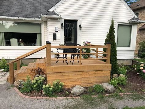 Small Deck Porch Ideas, Small Back Porch Deck Ideas, Small Deck Off Back Door Patio, Front Deck Design Ideas, Small Wood Porch Ideas, Small Wooden Front Porch Ideas, Wood Deck Front Of House, Small Front Deck Designs, Deck Off Side Of House