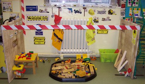 Construction site role-play area classroom display photo - Photo gallery - SparkleBox Construction Area Ideas, Preschool Construction, Indoor Play Area, Role Play Areas, Play Corner, Construction Play, Dramatic Play Area, Dramatic Play Preschool, Nursery Activities