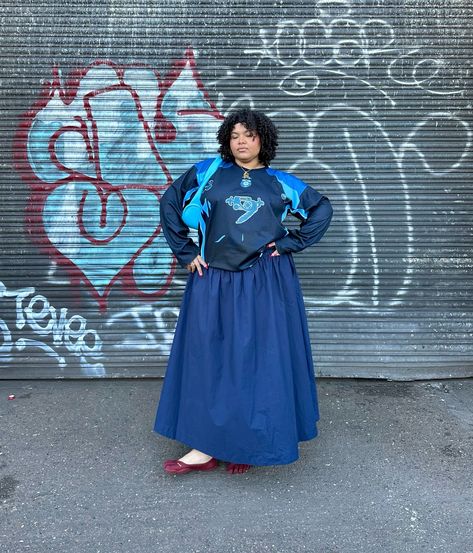 Blue maxi skirt blue jersey  red shoes blue aesthetic outfit outfit inspo plus size fashion Maxi Skirt Outfit Plus Size, Blue Aesthetic Outfit, Outfit Inspo Plus Size, Plus Size Aesthetic Outfits, Maxi Skirt Blue, Blue Maxi Skirt, Blue Jersey, Jersey Skirt, Blue Maxi