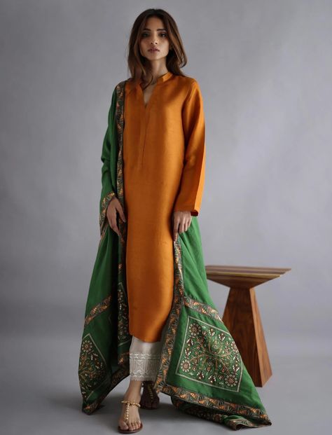 Raw Silk Kurti Designs, Pakistan Shalwar Kameez, Amna Chaudhry, Silk Shalwar Kameez, Modern Dress Patterns, Silk Kurti Designs, Baby Summer Dresses, Saree Wearing Styles, India Clothes