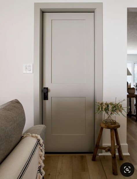 Light Gray Walls With Dark Gray Doors, White Wall Beige Trim, White Walls Colored Doors, Grey Doors White Walls, Greige Interior Doors, Grey Doors Interior, Colored Doors Interior, Indoor Door Colors, Interior Door Ideas