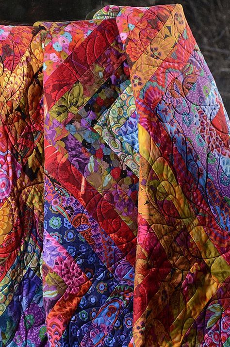 Simple but absolutely beautiful! Bohemian Style Quilts, Bohemian Quilt, Colorful Quilt, Kaffe Fassett Quilts, Kaffe Fassett Fabric, Quilt Modernen, Bed Quilt, Sampler Quilts, Pink Quilts