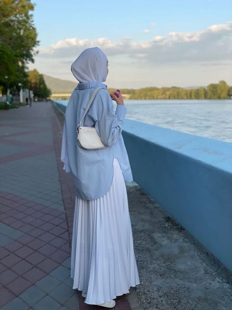 White Skirt Outfit Modest, Skirt Hijabi Outfits, Modest Outfit Ideas Muslim, Modest Skirt Outfits Muslim, White Skirt Outfit Hijab, Hijabi Skirt Outfits, Hijab Outfit Summer, Islamic Modest Fashion, Modest Outfits Muslim