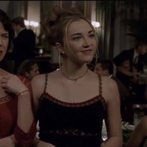 Louis Grant Gilmore, Louise And Madeline, Louise Grant, Break Up With Your Girlfriend, Gilmore Girls Fashion, Gilmore Girls Outfits, Paris Geller, Team Logan, Gilmore Girl