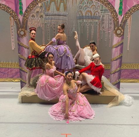 Ballerinas Aesthetic, Photos To Take With Friends, Nutcracker Aesthetic, Nutcracker Season, Funny Ballet, Dance Goals, Christmas Ballet, Dance Pics, Dance Aesthetic