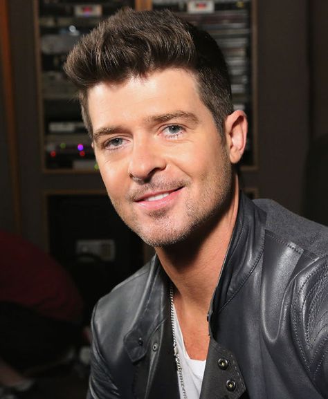 robin thicke - Google Search Gloria Loring, Alan Thicke, Robin Thicke, Soul Singers, Customized Blankets, My Favorite Music, Man Crush, Debut Album, New Music