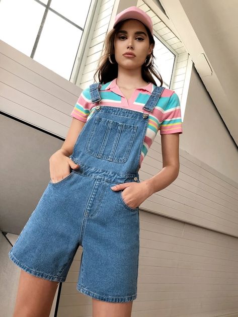 Dungaree Shorts Outfit, Baggy Style Woman, Overall Shorts Outfit, Denim Dungaree Shorts, Dungaree Shorts, Jumper Shorts, Denim Overall Shorts, Overall Jumper, Denim Dungaree