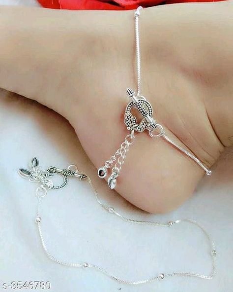 Anklets Indian Silver Modern, Anklets Indian Silver, Gold Earrings Studs Simple, Anklet Design, Payal Designs Silver, Cute Lifestyle, Jewelry Room, Silver Anklets Designs, Silver Payal