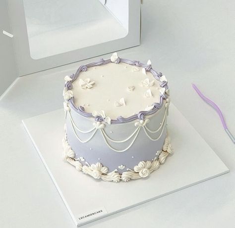 Korean Cakes Aesthetic, Purple Cake Aesthetic, Korean Birthday Cake Aesthetic, Korean Cake Aesthetic, Birthday Cake Korean, Puppy Birthday Cakes, Purple Cakes Birthday, Small Birthday Cakes, Purple Cake