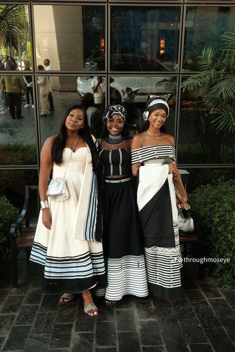 Xhosa Outfits For Women, Xhosa Aesthetic, Umbaco Xhosa Dresses, Traditional Dresses Xhosa, Xhosa Wedding Attire, Umbhaco Xhosa Designs, Xhosa Makoti Outfits, Xhosa Attire For Ladies, Modern Xhosa Attire